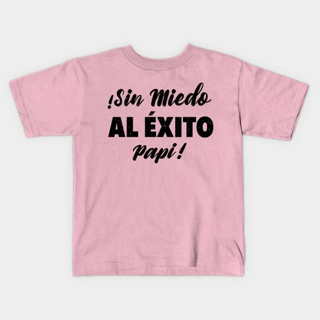 ¡Sin Miedo Al Exito Papi! Kids T-Shirt by verde